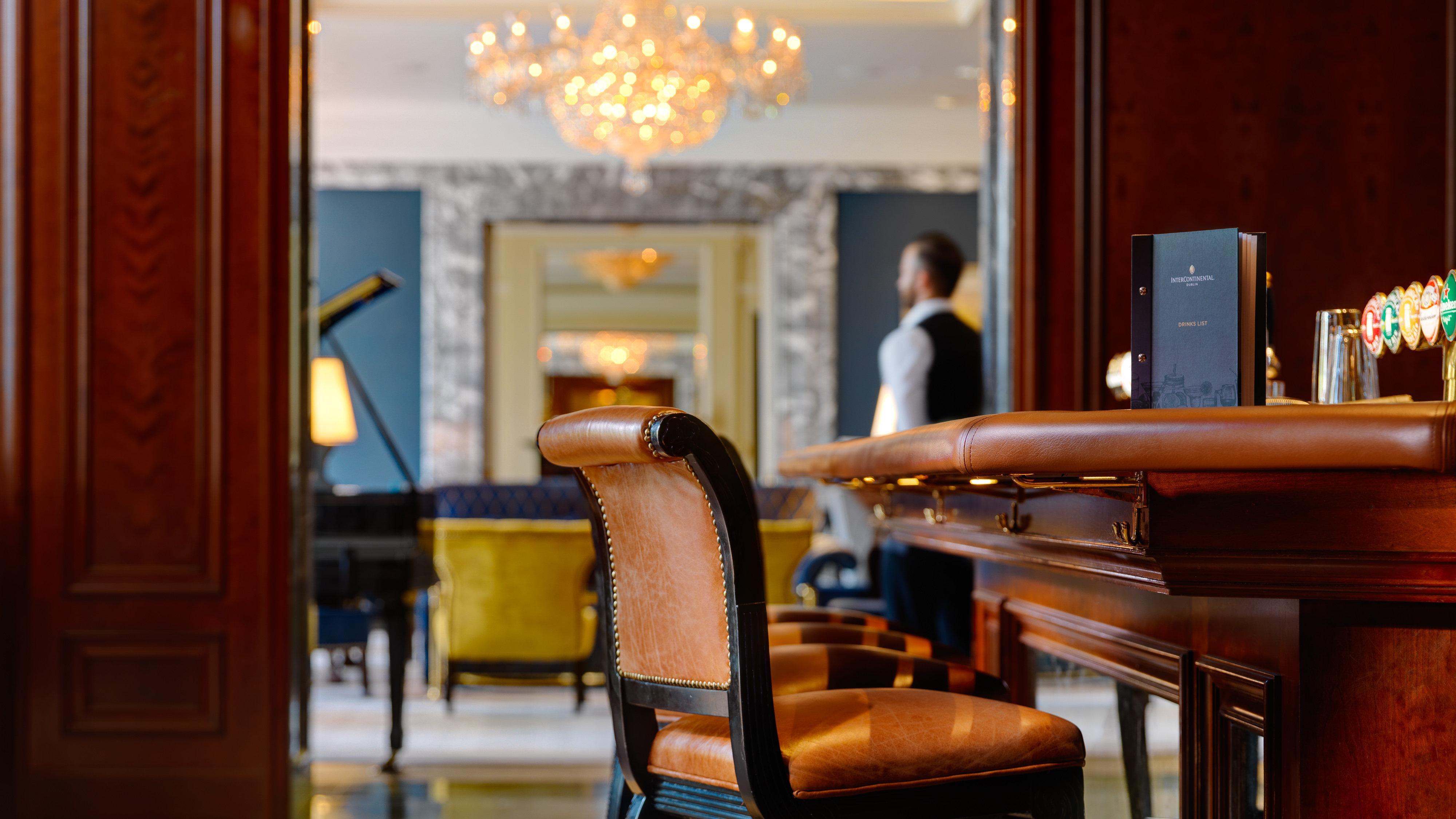 都柏林洲际酒店 外观 照片 The bar at the St. Regis