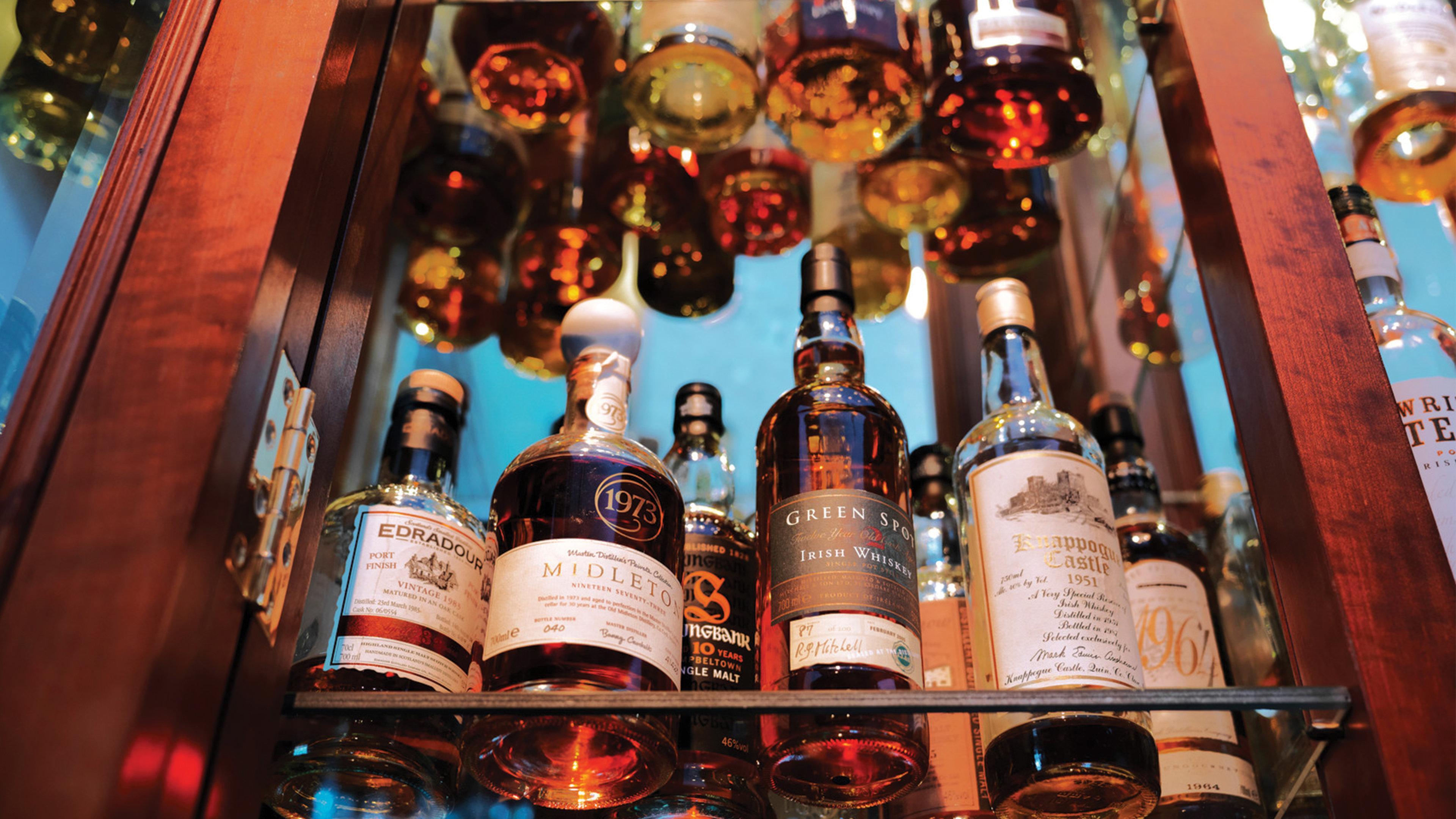 都柏林洲际酒店 外观 照片 A selection of Scotch whisky
